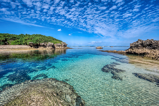 沖繩白色海灘清澈的海水