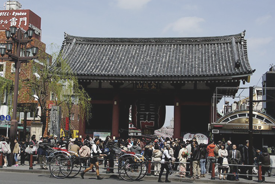 淺草寺可以逛商店街也可去參拜