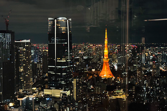 夜景襯托下的東京鐵塔